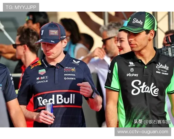 博托莱托主场站退赛遗憾掩面，车队工作人员场边安慰